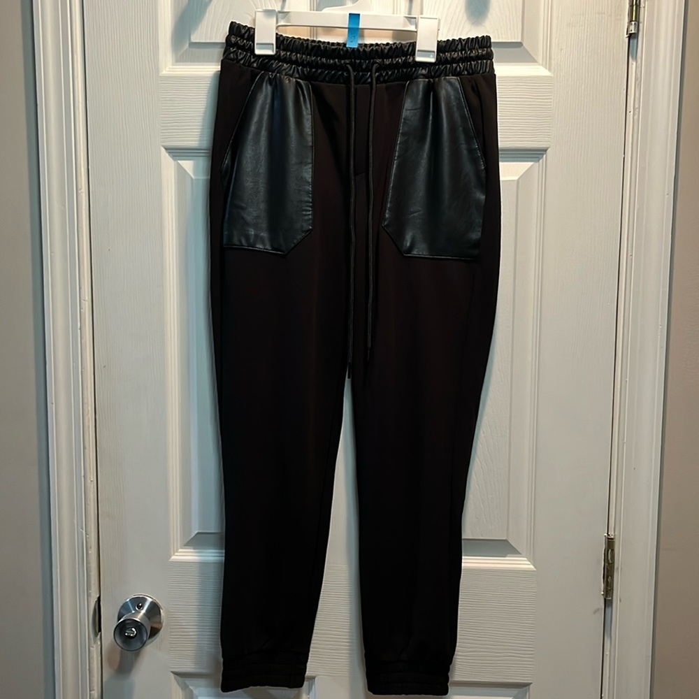Versona black joggers